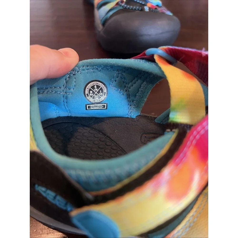 KEEN Waterproof Water Sandal Rainbow Tie Dye Size 6 Women Adjustable Strap (C6)